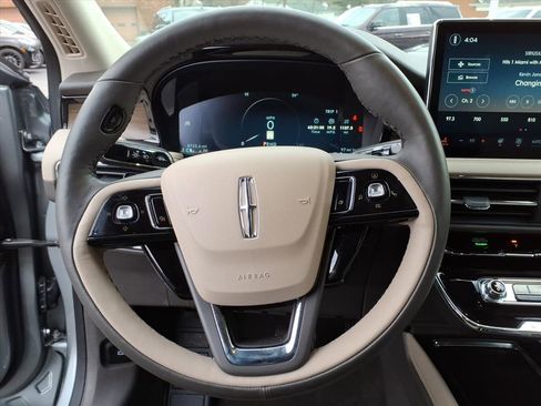 Used 2024 Lincoln Corsair Reserve w/ Equipment Group 201A image 17