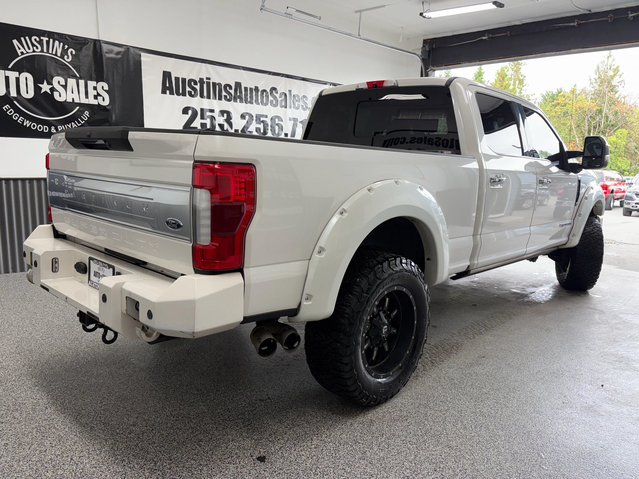 Used 2017 Ford F250 Platinum w/ Platinum Ultimate Package AWD/4WD image 3