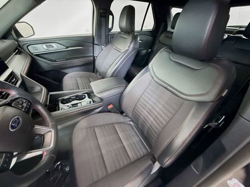 Used 2025 Ford Explorer ST-Line w/ ST-Line Street Pack AWD/4WD image 11