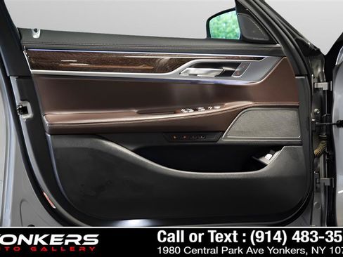 Used 2020 BMW 740i w/ M Sport Package RWD image 38