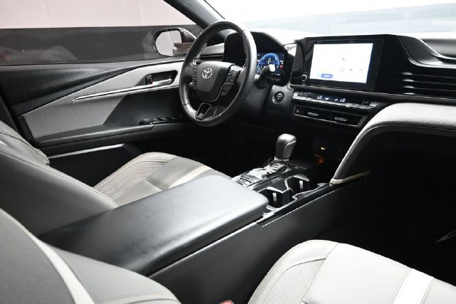 Used 2025 Toyota Camry SE w/ Convenience Package FWD image 13