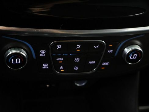 Used 2021 Chevrolet Traverse LS AWD/4WD image 44