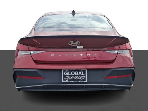 Used 2025 Hyundai Elantra Sport image 6