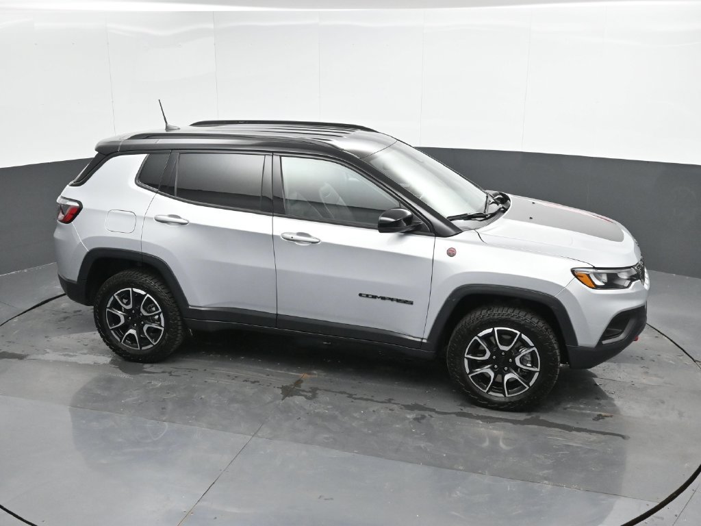 Used 2024 Jeep Compass Trailhawk AWD/4WD image 37