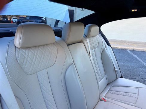 Used 2018 BMW 750i image 21