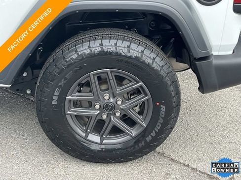 Used 2025 Jeep Wrangler Sport AWD/4WD image 10