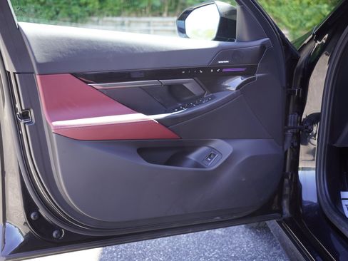 Used 2025 BMW 530i w/ M Sport Package RWD image 14