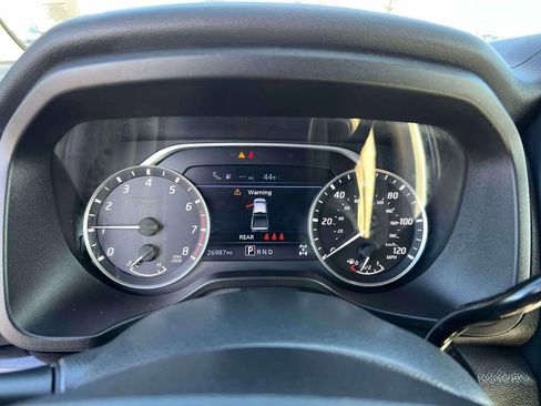 Used 2024 Nissan Titan SV w/ SV Convenience Package image 25