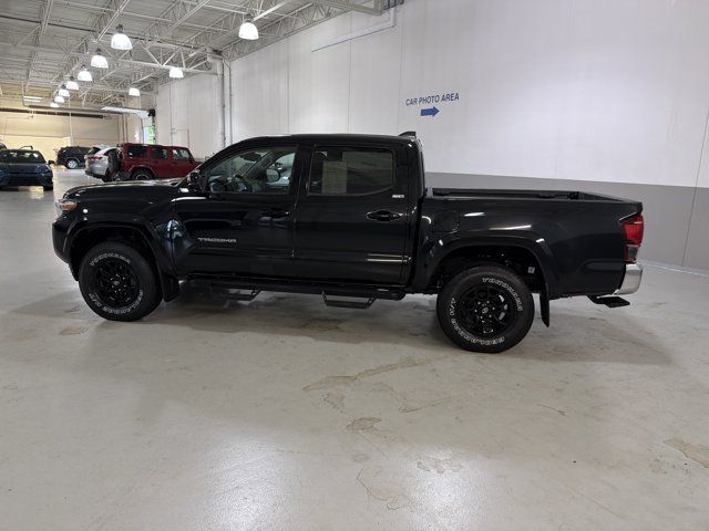 Used 2022 Toyota Tacoma SR5 AWD/4WD image 5