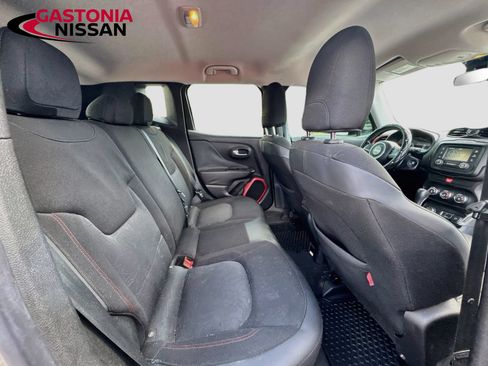 Used 2016 Jeep Renegade Trailhawk AWD/4WD image 32