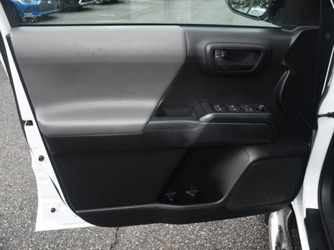 Used 2021 Toyota Tacoma SR AWD/4WD image 9