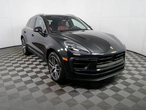 Certified 2023 Porsche Macan S AWD/4WD image 27