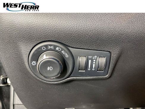 Used 2023 Jeep Compass Latitude w/ Convenience Group AWD/4WD image 14