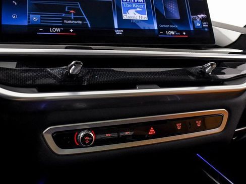 Used 2023 BMW X7 xDrive40i w/ M Sport Package image 32