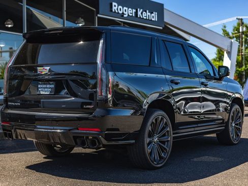 Used 2025 Cadillac Escalade V AWD/4WD image 7