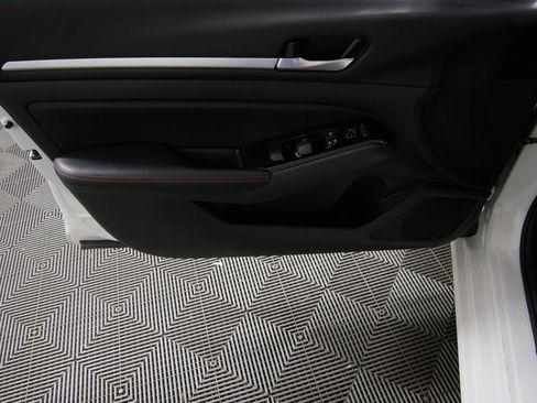 Used 2024 Nissan Altima 2.5 SR image 14