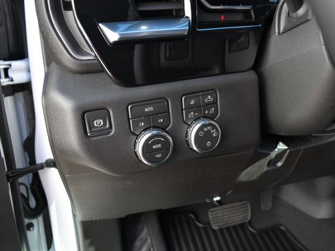 New 2026 GMC Sierra 1500 SLE w/ Preferred Package image 14