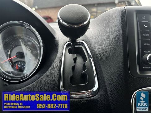 Used 2012 Chrysler Town & Country Touring-L w/ Entertainment Group #2 image 19