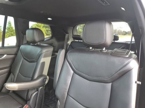 Used 2022 Cadillac XT6 Premium Luxury image 28