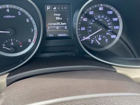 Used 2017 Hyundai Santa Fe SE image 19