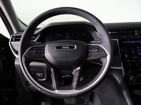Used 2023 Jeep Grand Cherokee Limited AWD/4WD image 40