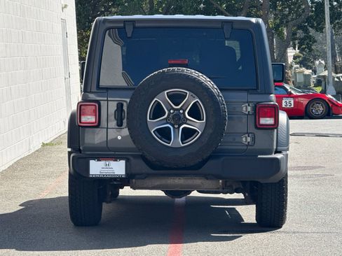 Used 2018 Jeep Wrangler Sport S image 9