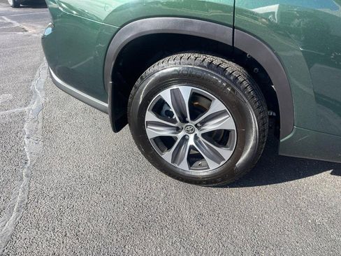 Used 2023 Toyota Highlander XLE image 8