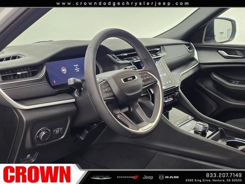 Used 2024 Jeep Grand Cherokee L Laredo AWD/4WD image 29