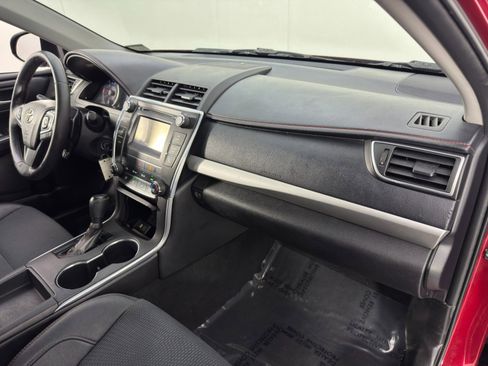 Used 2016 Toyota Camry SE image 13