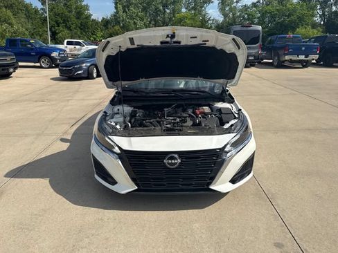 Used 2025 Nissan Altima 2.5 SV FWD image 11
