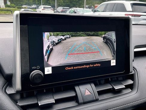 Used 2025 Toyota RAV4 XLE AWD/4WD image 19