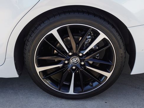 Used 2019 Toyota Camry XSE FWD image 13