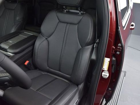 New 2023 Jeep Wagoneer L Series III w/ Premium Group I AWD/4WD image 11