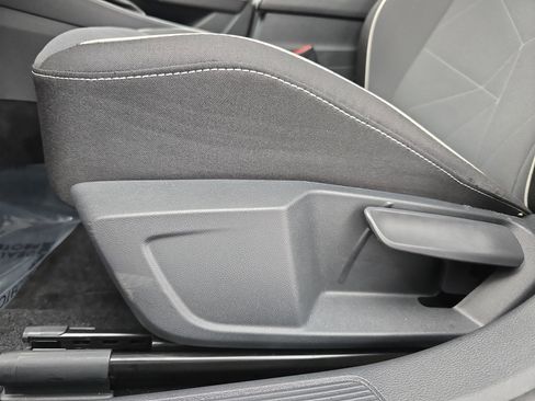 Certified 2025 Volkswagen Jetta Sport image 28