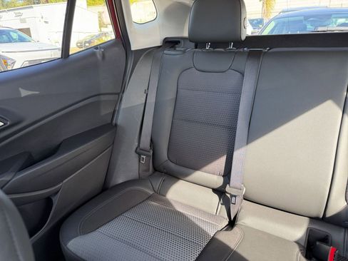 Used 2025 Chevrolet Trax LT image 37