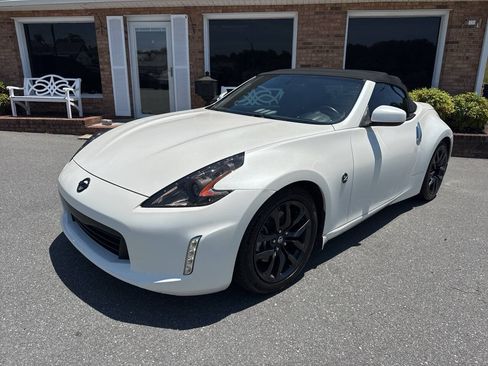 Used 2015 Nissan 370Z Touring RWD image 31