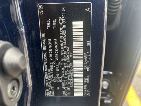 Used 2025 Toyota Highlander LE FWD image 33