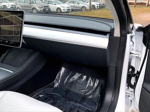 Used 2023 Tesla Model 3 Standard Range image 19