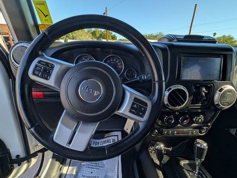 Used 2015 Jeep Wrangler Unlimited Rubicon image 18