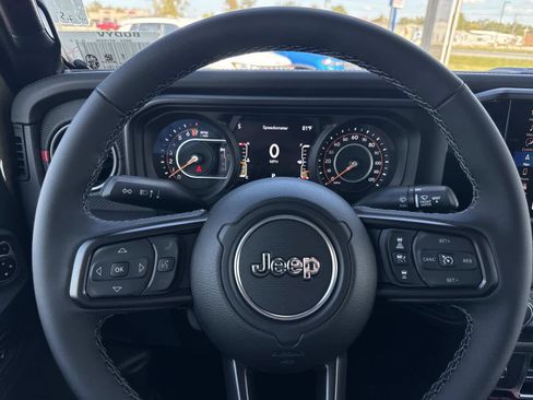 New 2025 Jeep Gladiator Rubicon image 18