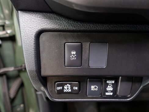 Used 2021 Toyota Tacoma TRD Off-Road w/ Technology Package AWD/4WD image 32
