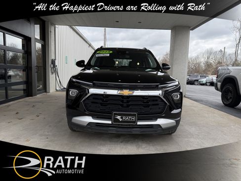 Used 2025 Chevrolet TrailBlazer LT image 3