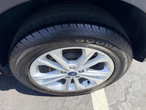 Used 2019 Ford Escape SE FWD image 11