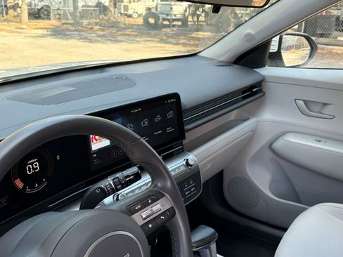 Used 2025 Hyundai Kona SEL image 29