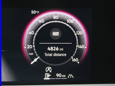 Used 2025 Volkswagen Tiguan SE image 35