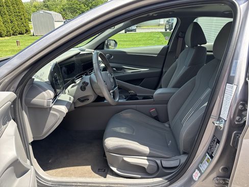 Used 2025 Hyundai Elantra SEL FWD image 13