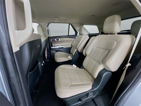 Used 2020 Ford Explorer XLT image 25