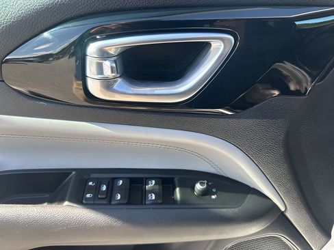 Used 2022 Jeep Compass Limited image 24