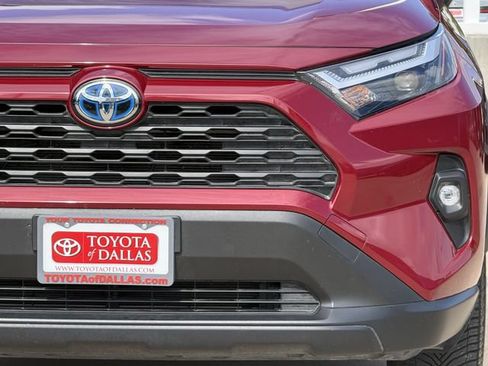 Used 2022 Toyota RAV4 XLE Premium AWD/4WD image 9