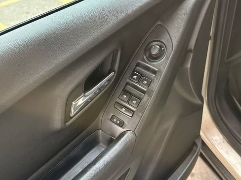 Used 2016 Chevrolet Trax LT w/ LT Convenience Package image 12